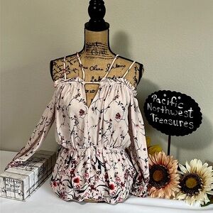 GIMMICKS by BKE COLD SHOULDER SEXY TOP